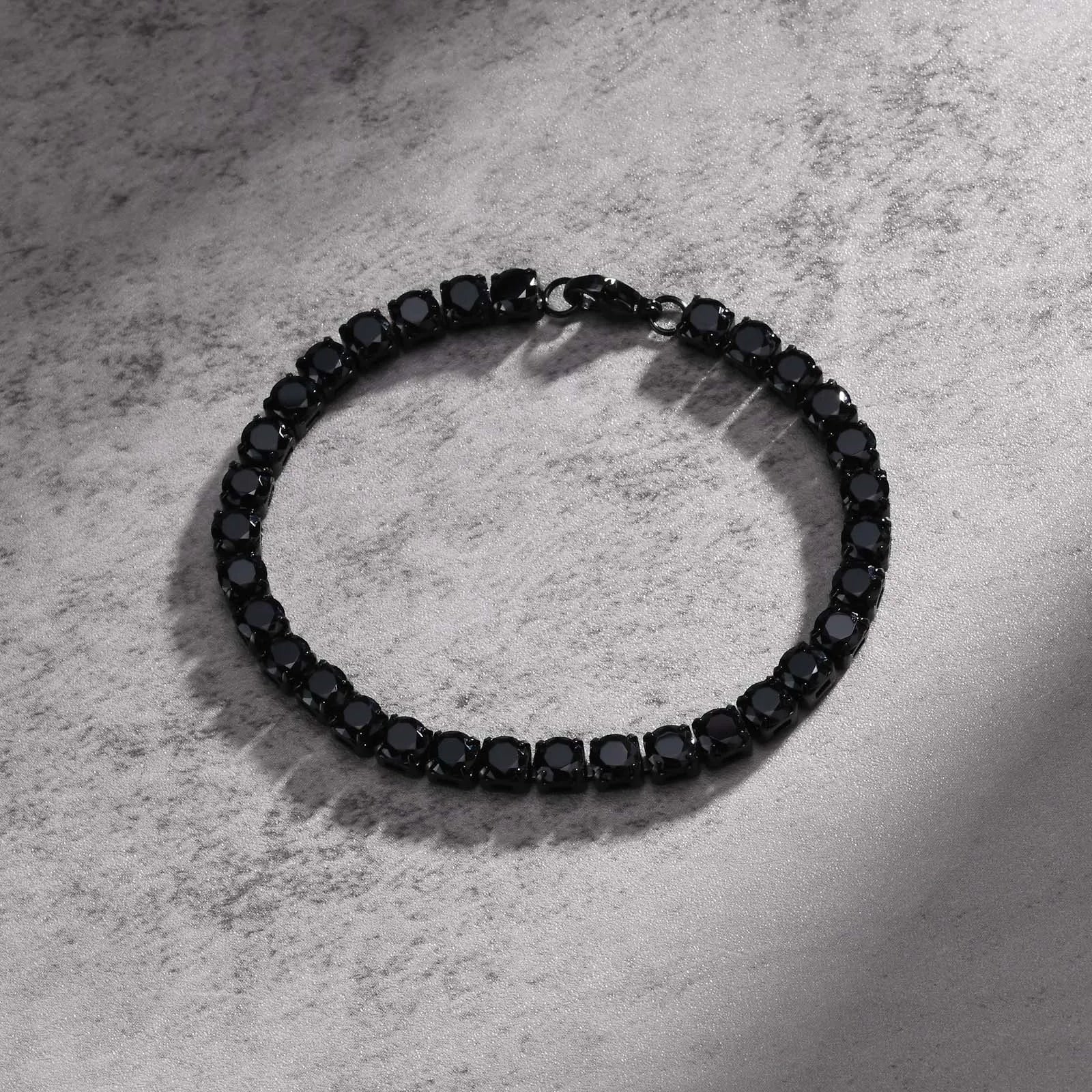 צמיד דגם Black Tennis