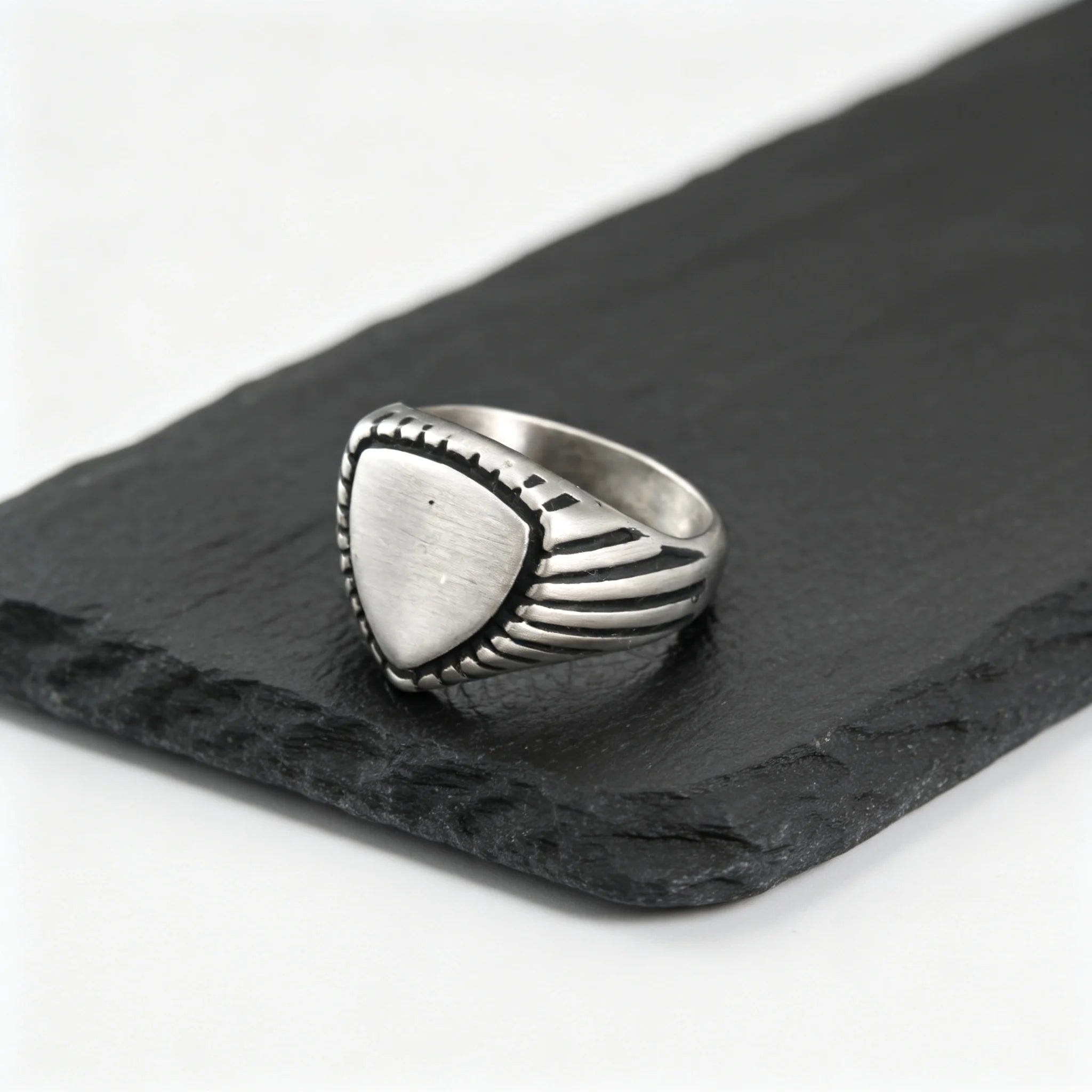טבעת דגם Flint
