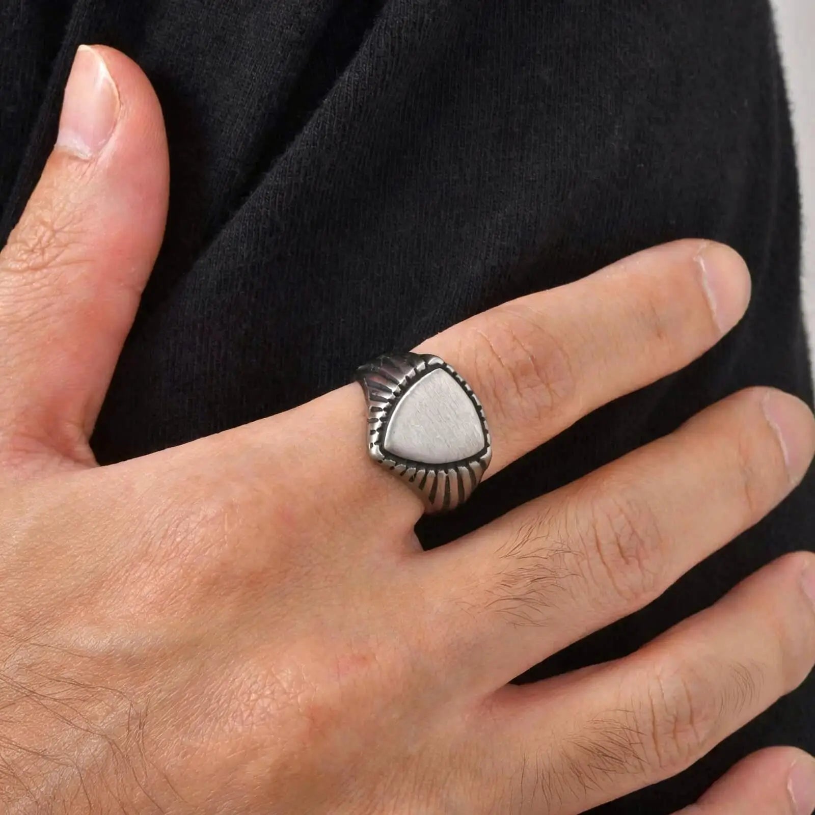 טבעת דגם Flint